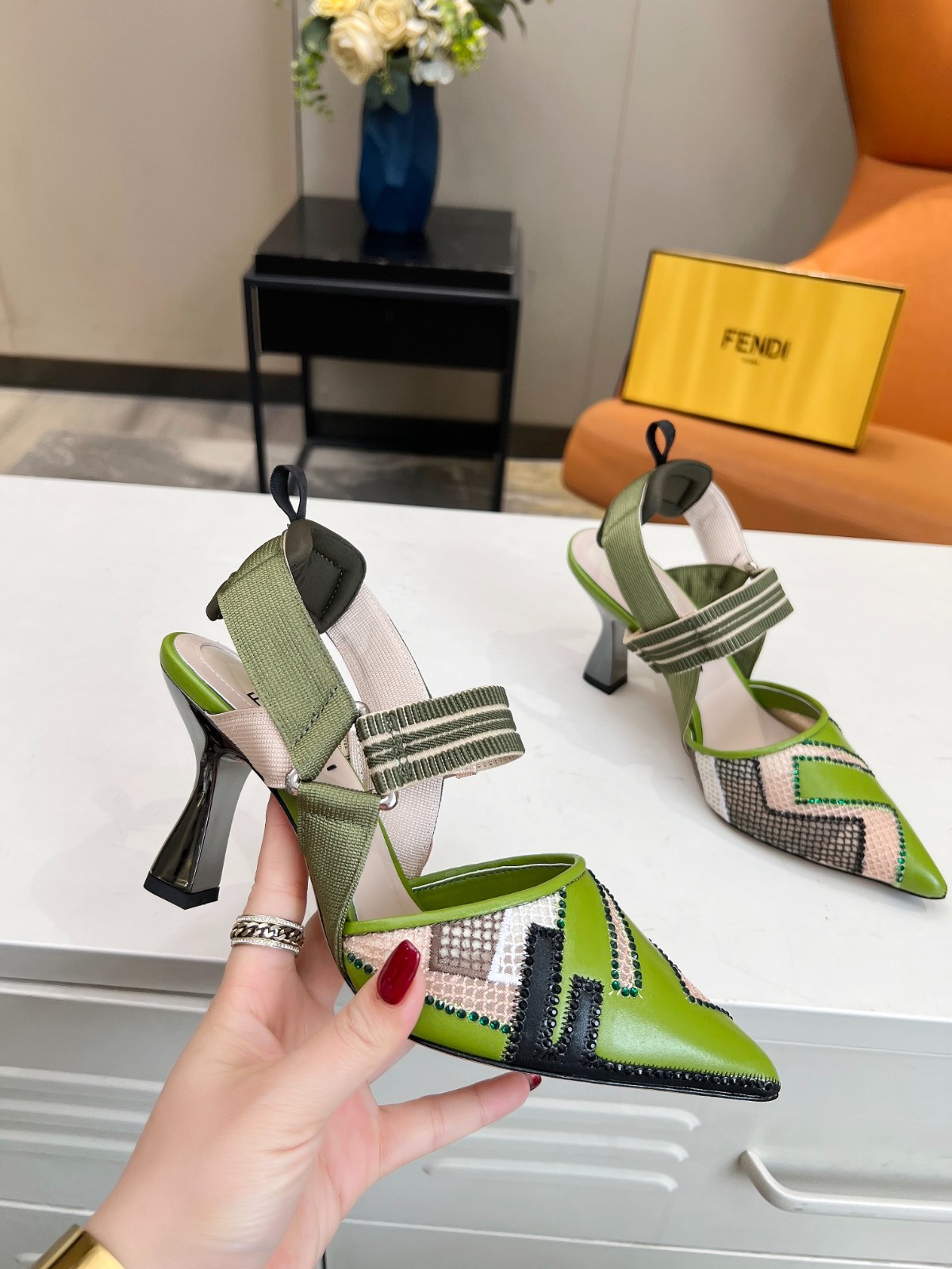 037 30123104 SIZE 35-42