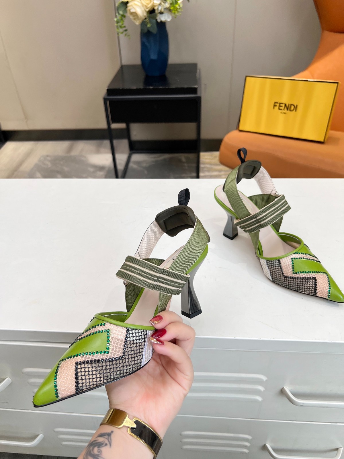 037 30123104 SIZE 35-42
