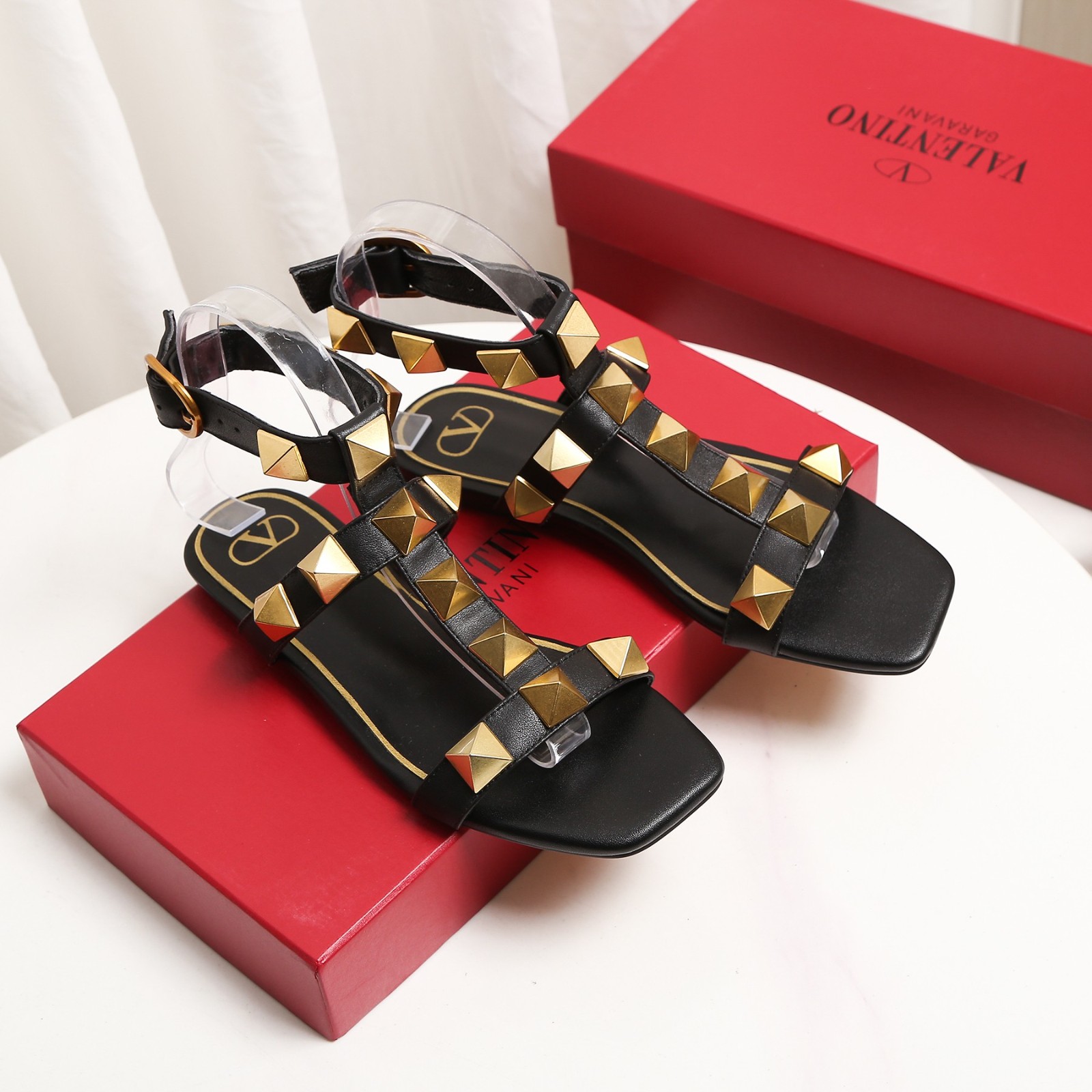 113 070#016-Valentino-shoes-01-2022SS