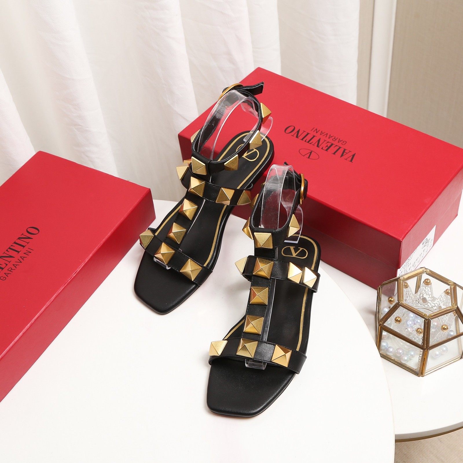 113 070#016-Valentino-shoes-01-2022SS