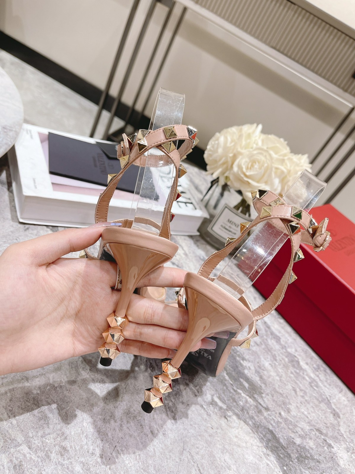105 062#016-Valentino-shoes-01-2022SS