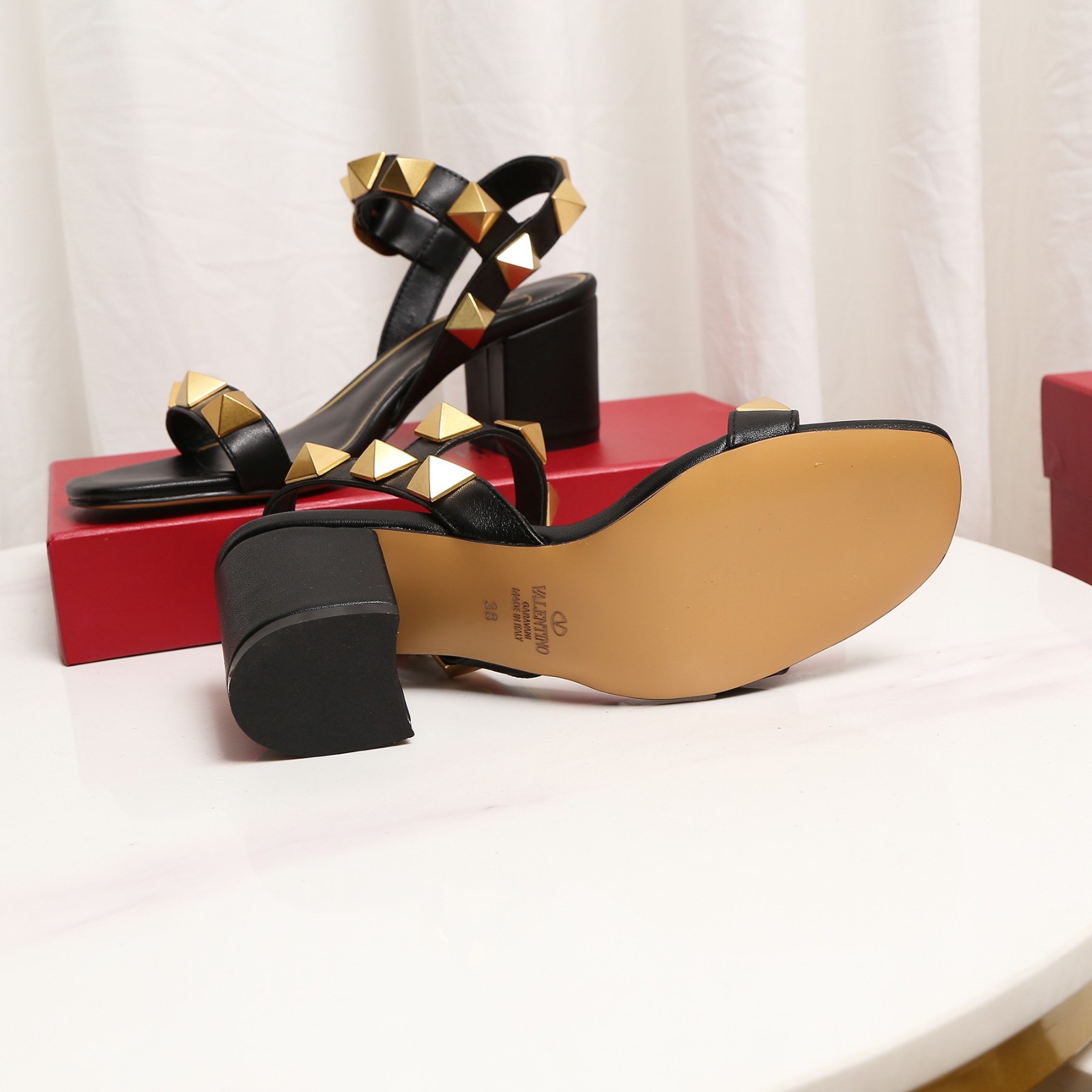 081 016#016-Valentino-shoes-01-2022SS
