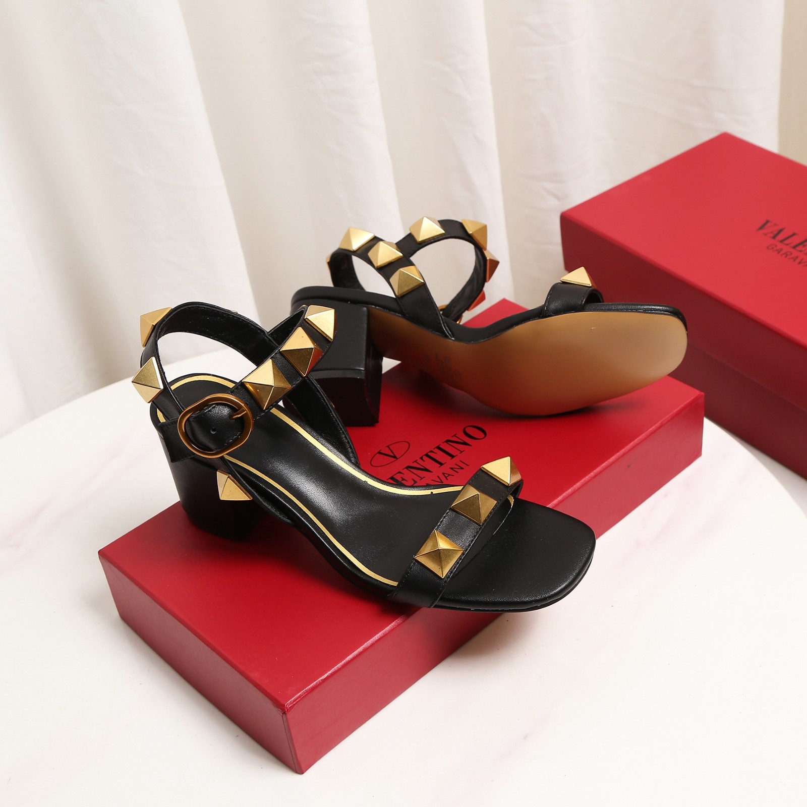 081 016#016-Valentino-shoes-01-2022SS