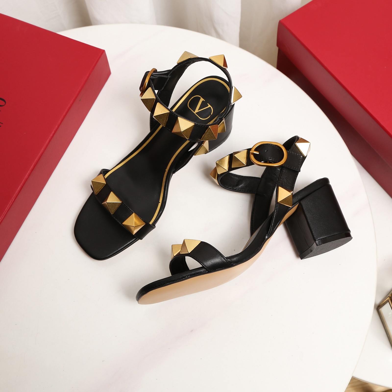 081 016#016-Valentino-shoes-01-2022SS