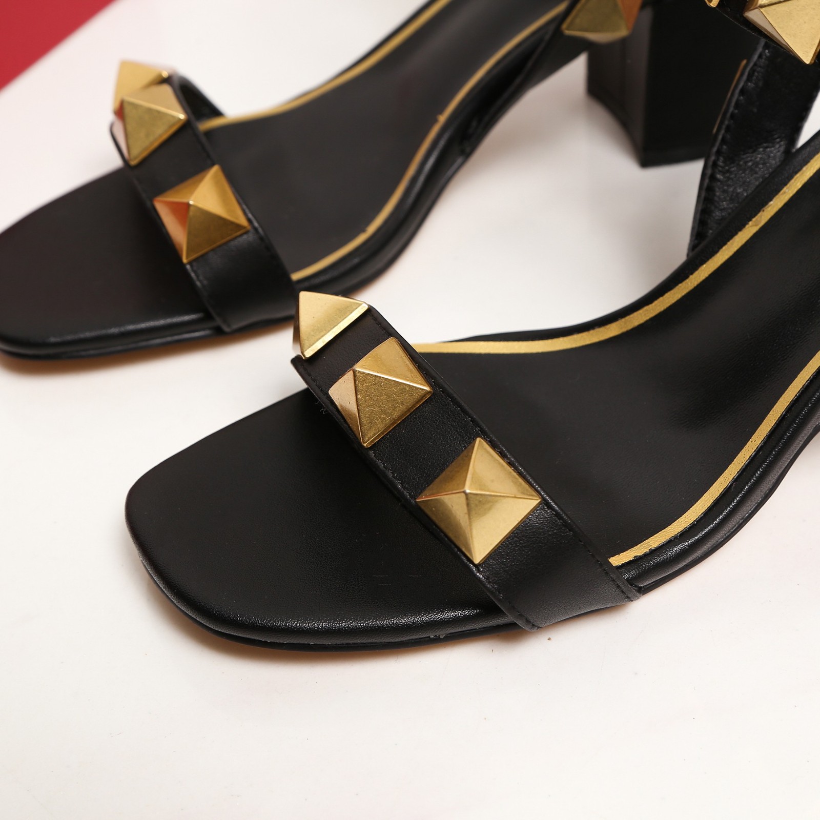 081 016#016-Valentino-shoes-01-2022SS