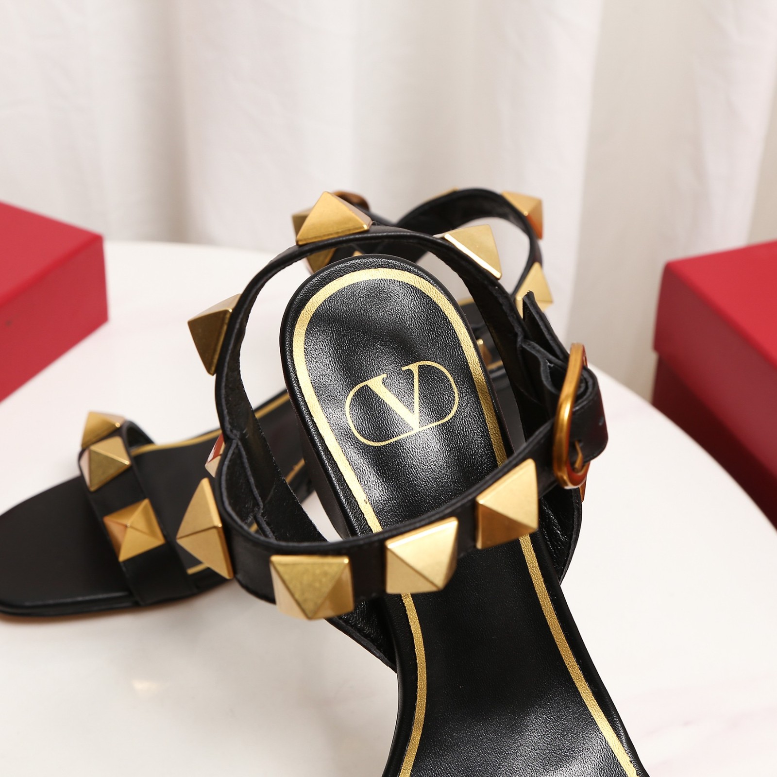 081 016#016-Valentino-shoes-01-2022SS