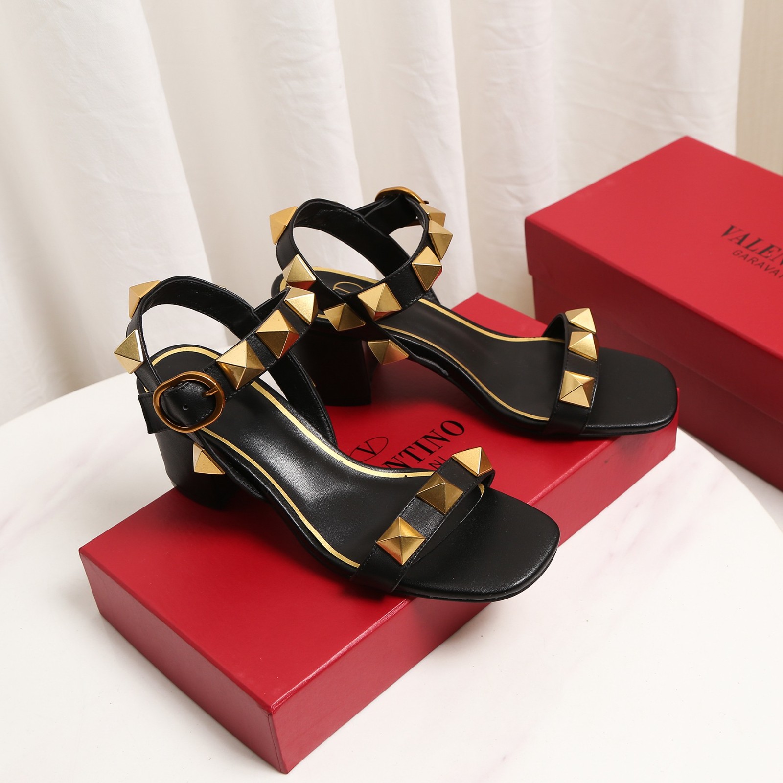 081 016#016-Valentino-shoes-01-2022SS