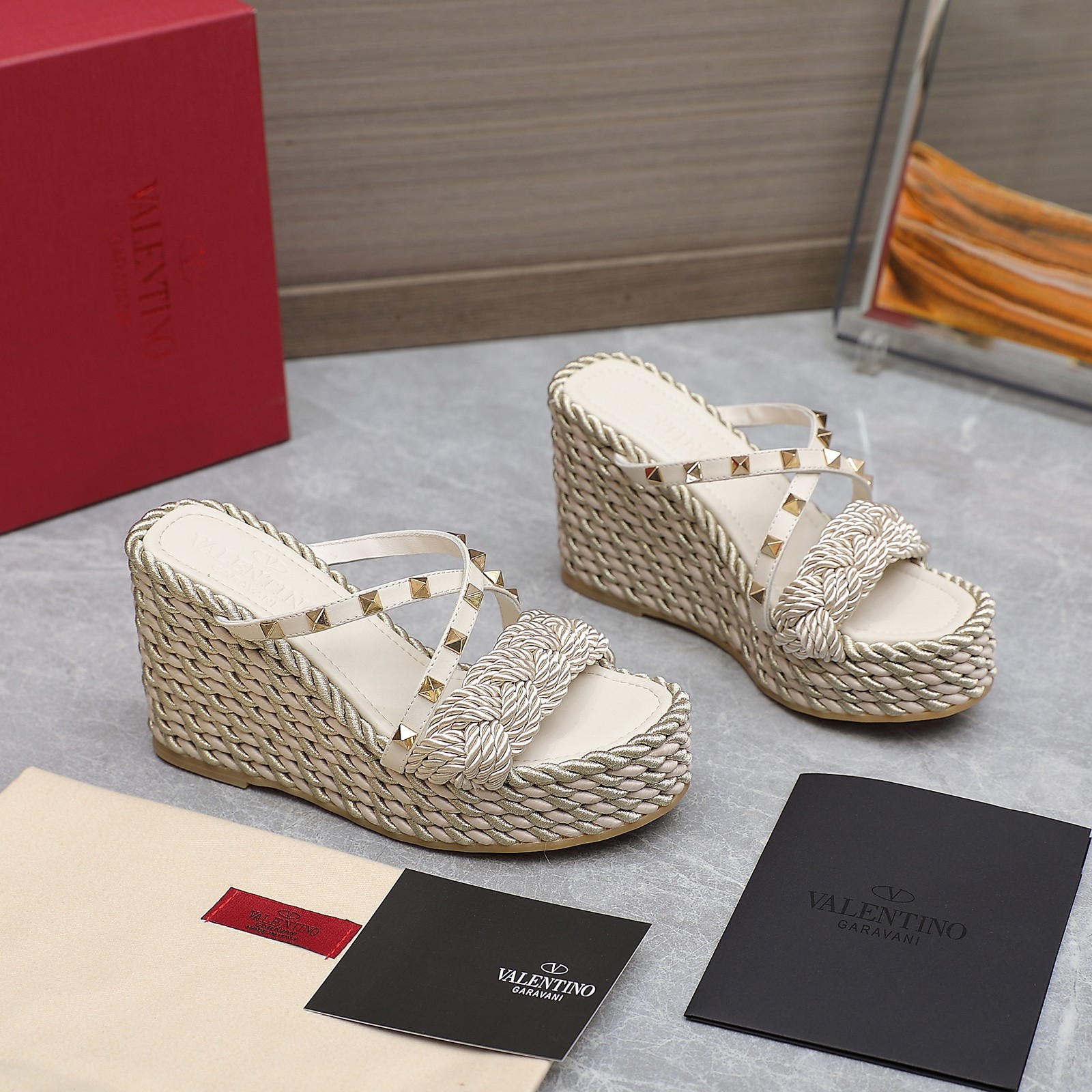117 058#016-Valentino-shoes-02-2023SS