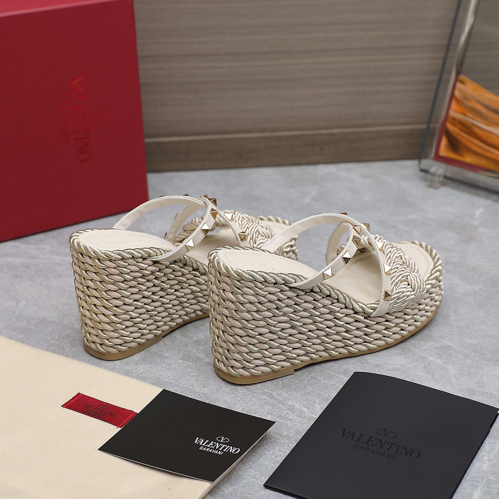 117 058#016-Valentino-shoes-02-2023SS