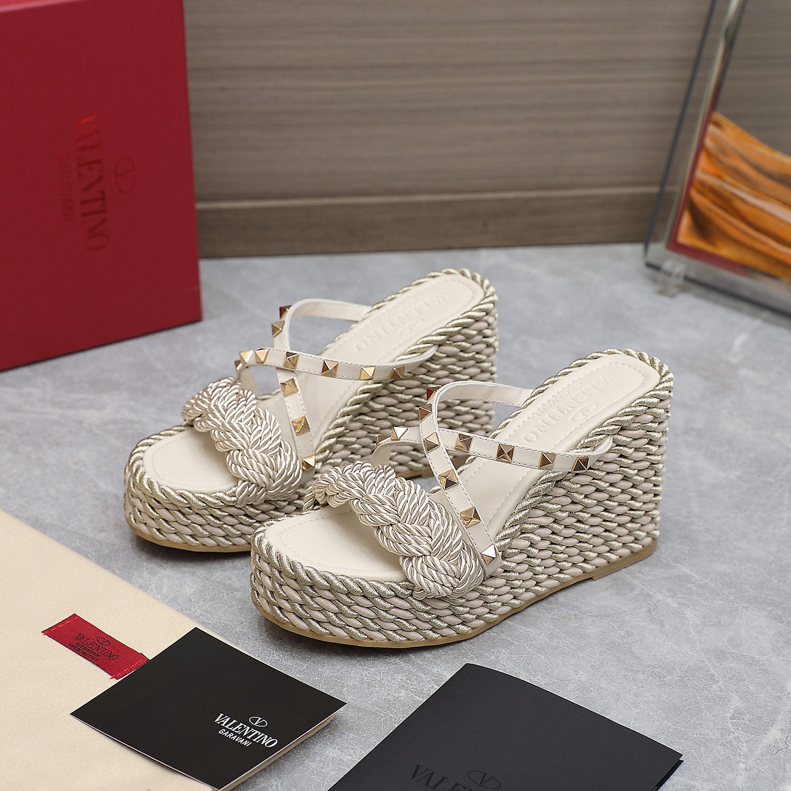 117 058#016-Valentino-shoes-02-2023SS