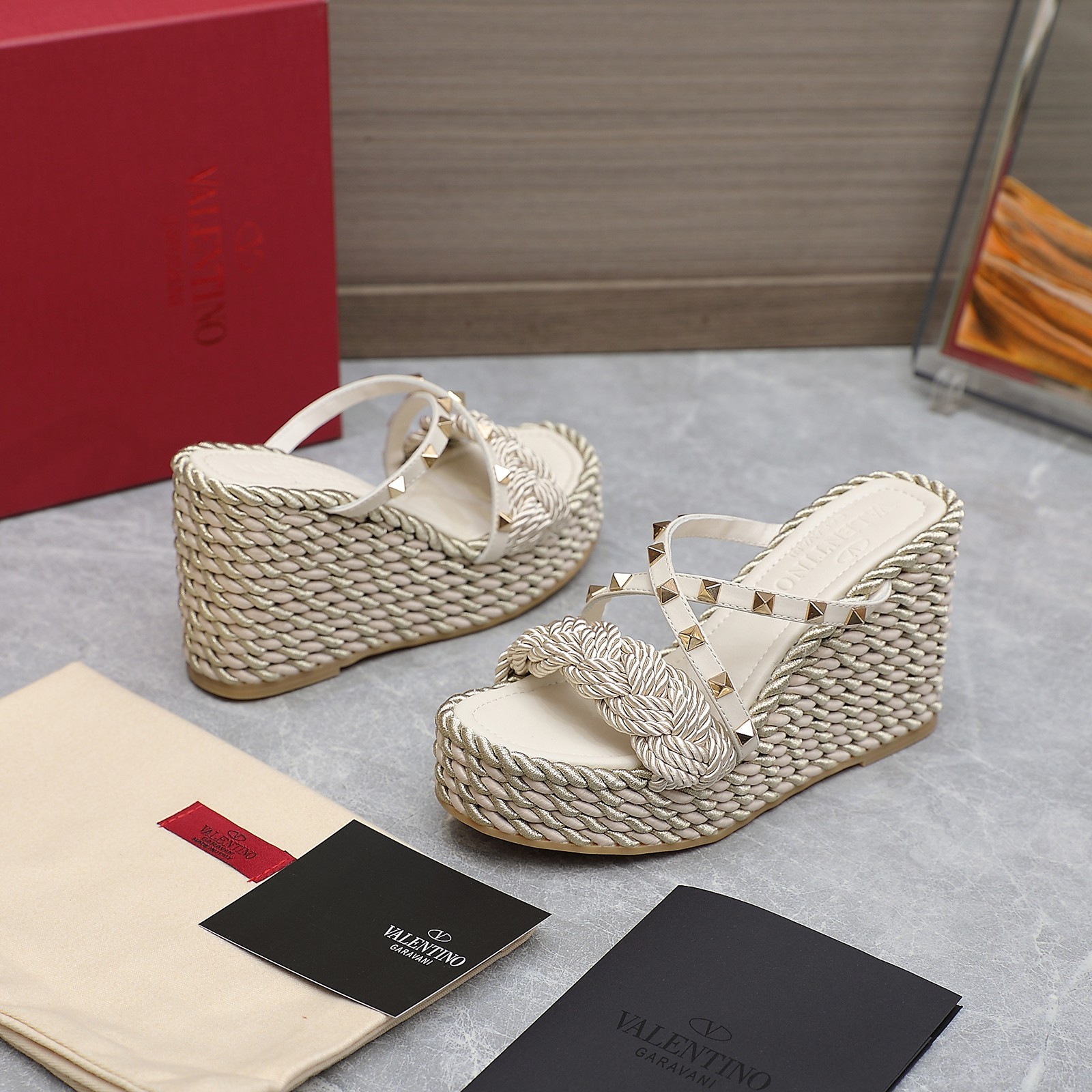 117 058#016-Valentino-shoes-02-2023SS