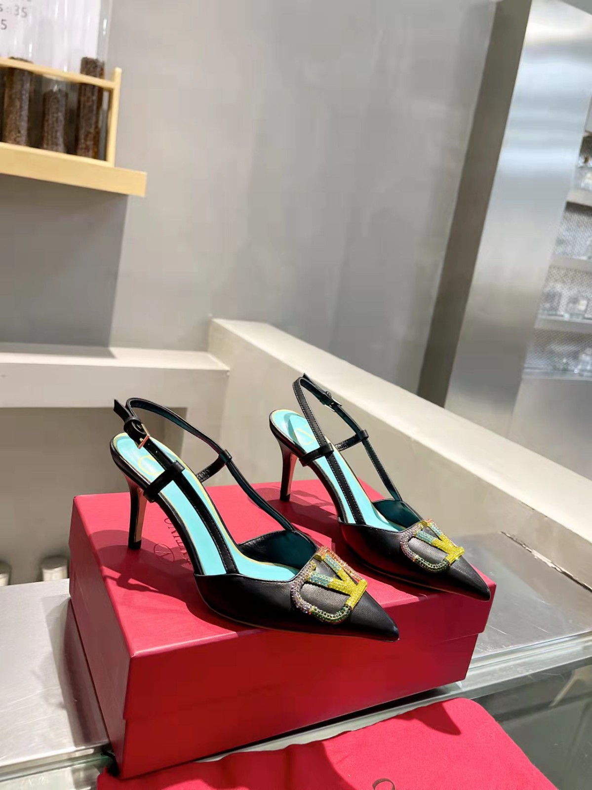 105 046#016-Valentino-shoes-02-2023SS