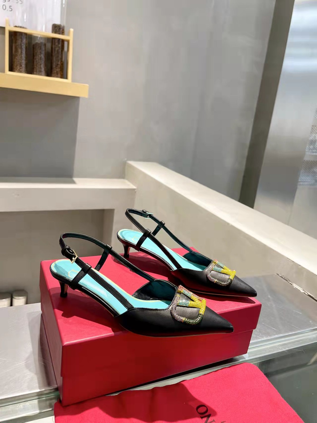 105 046#016-Valentino-shoes-02-2023SS