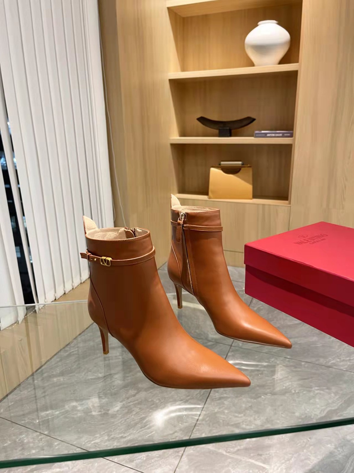 102 043#016-Valentino-shoes-02-2023SS