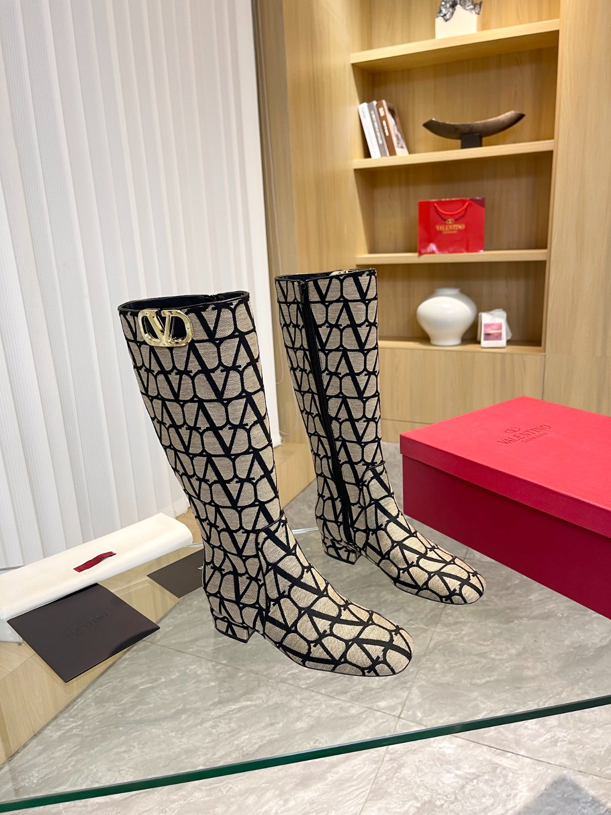 076 017#016-Valentino-shoes-02-2023SS