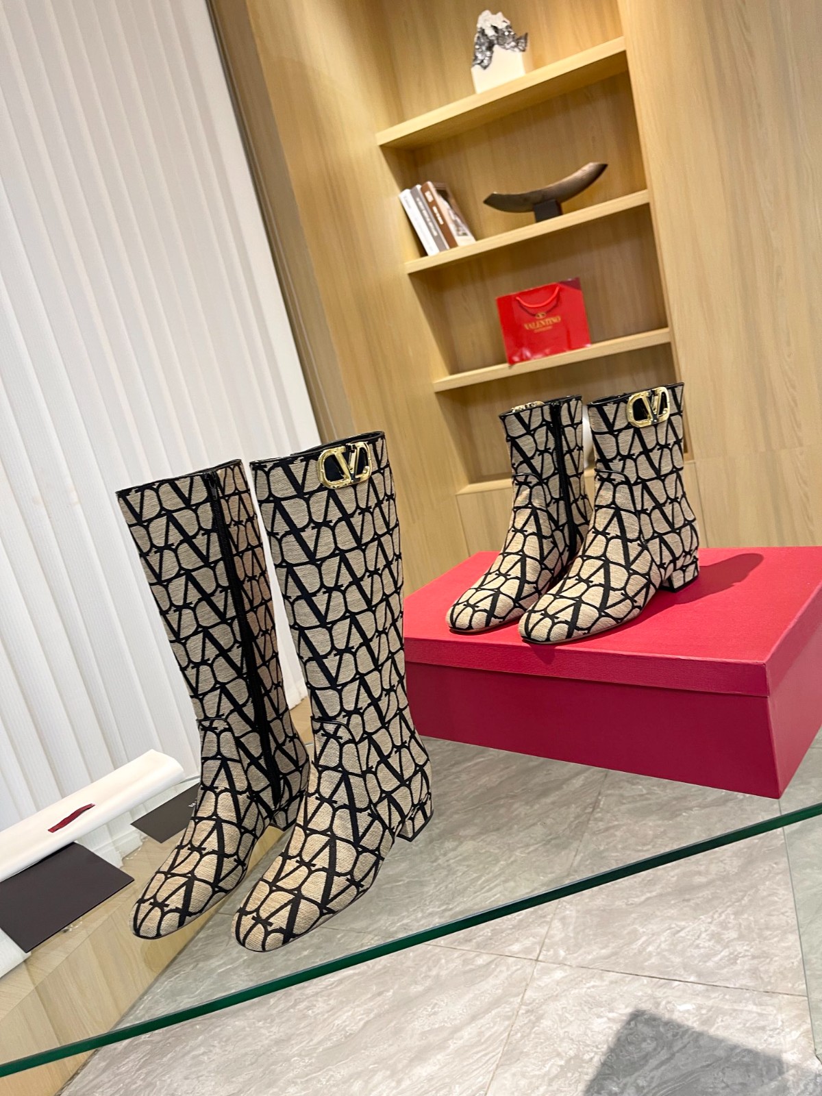 076 017#016-Valentino-shoes-02-2023SS
