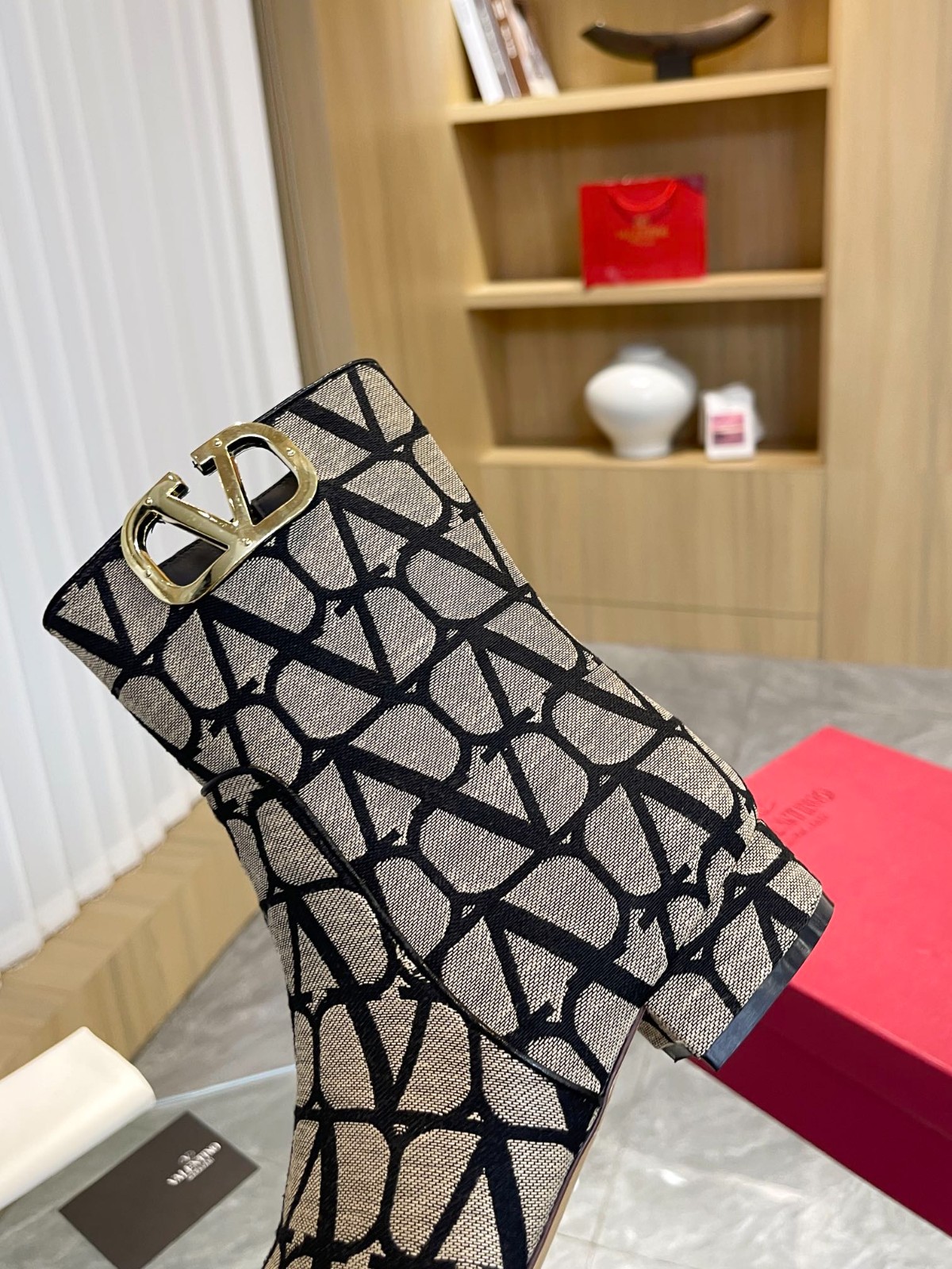 076 017#016-Valentino-shoes-02-2023SS
