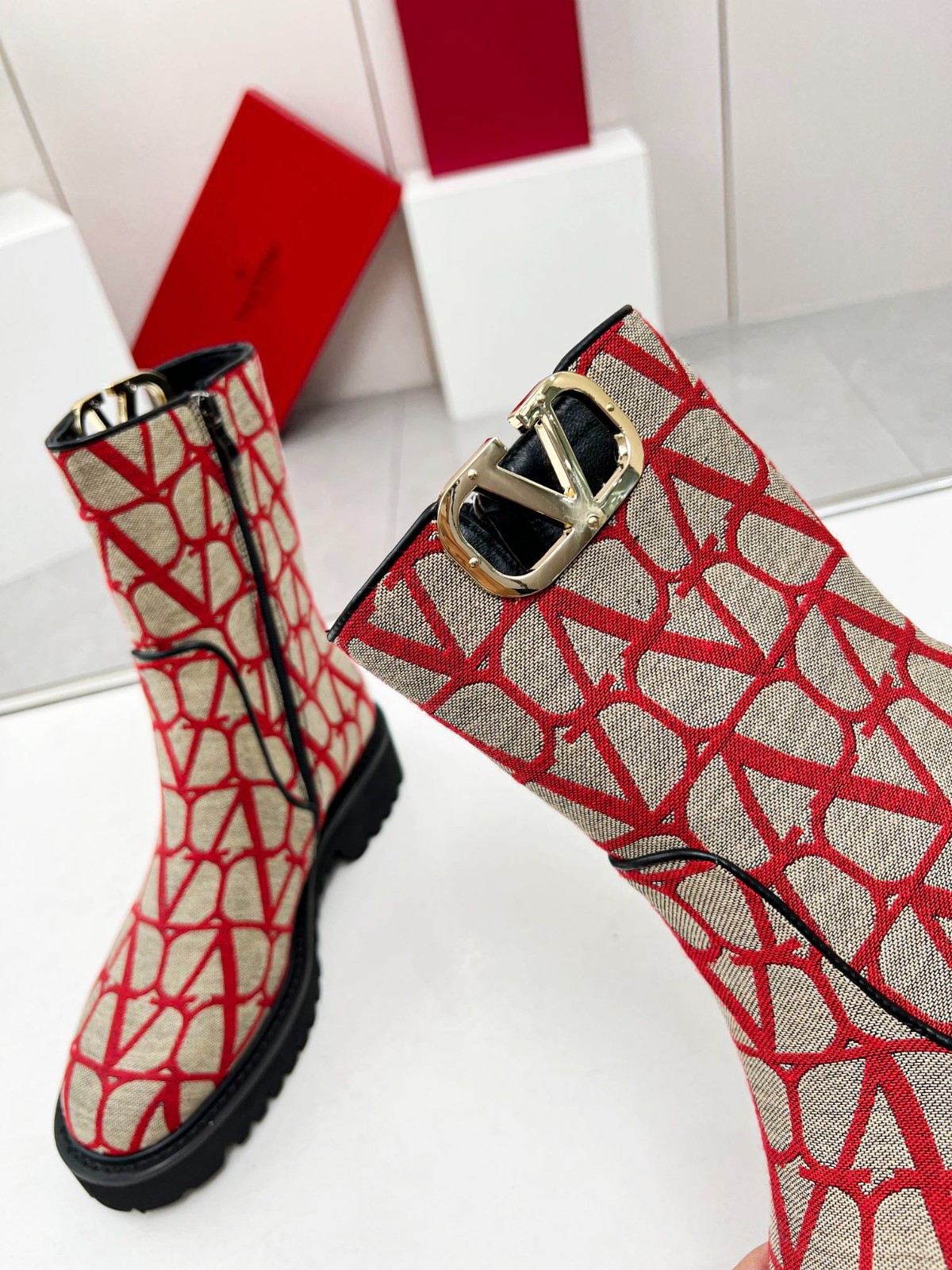 046 046#016-Valentino-shoes-03-2023SS