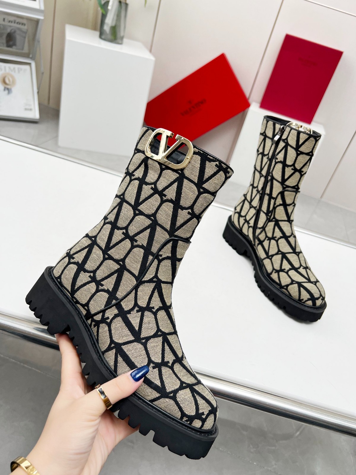 011 011#016-Valentino-shoes-03-2023SS