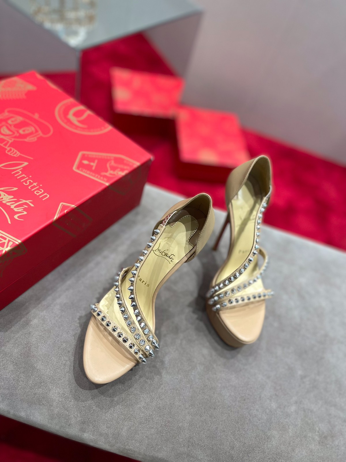 093 39123125 SIZE 35–43