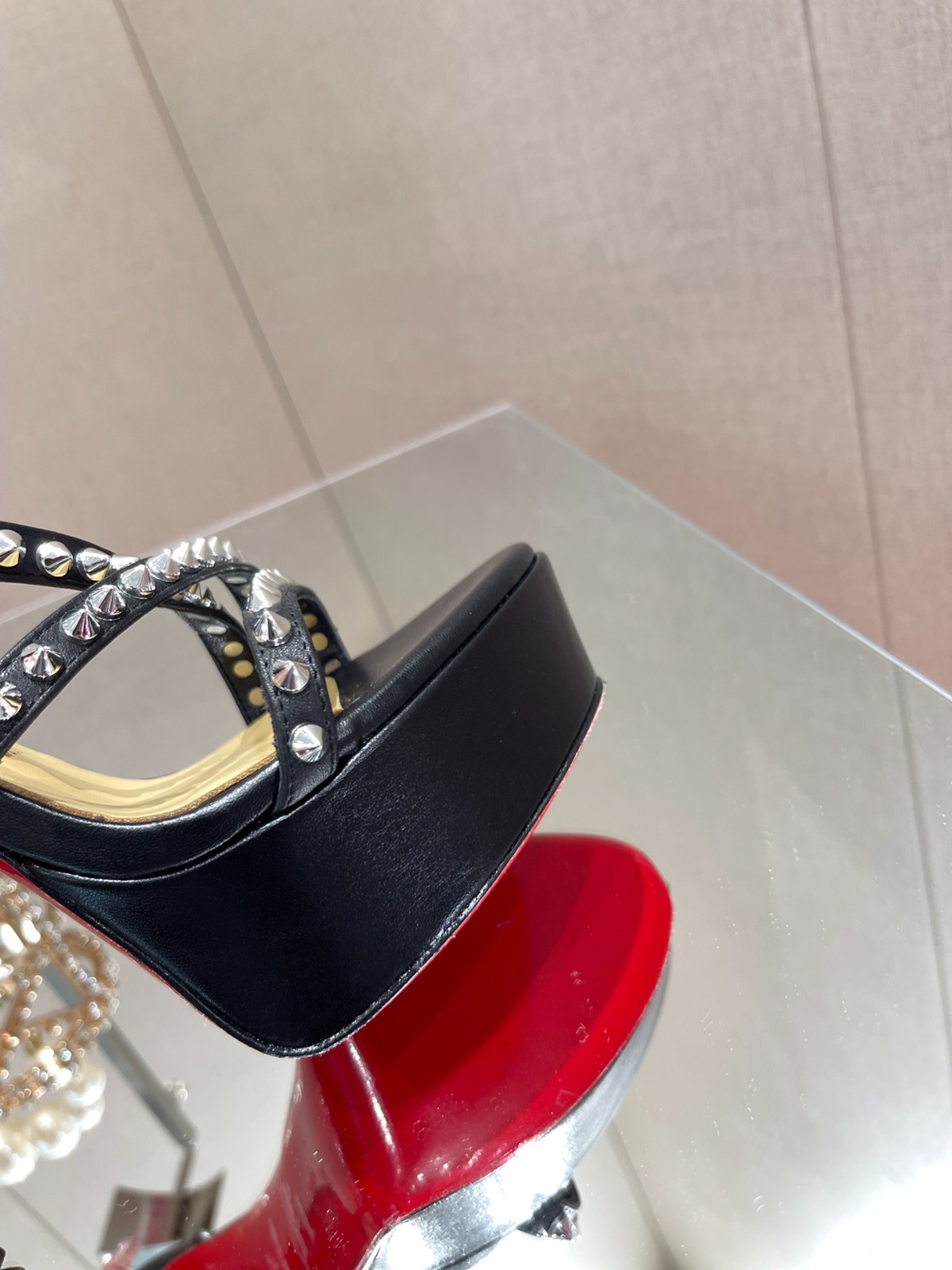 041 39123125 SIZE 35–43