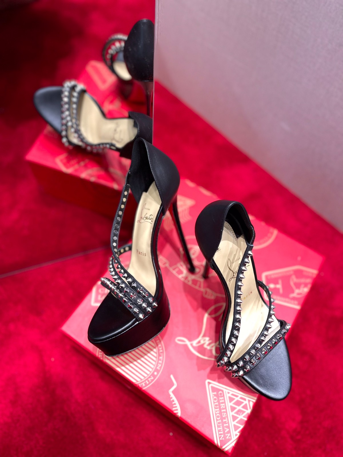 041 39123125 SIZE 35–43
