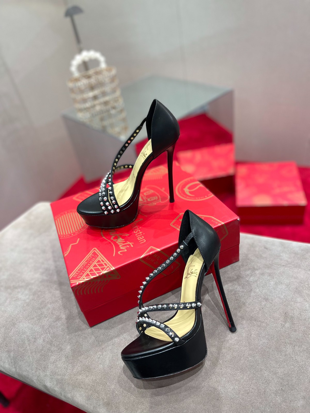 041 39123125 SIZE 35–43