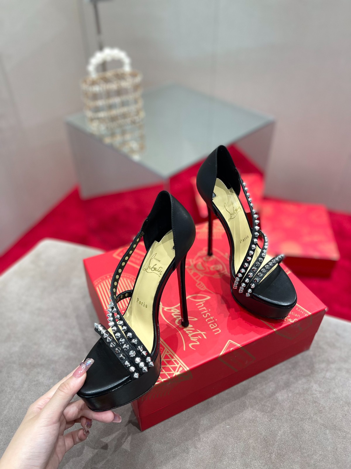 041 39123125 SIZE 35–43