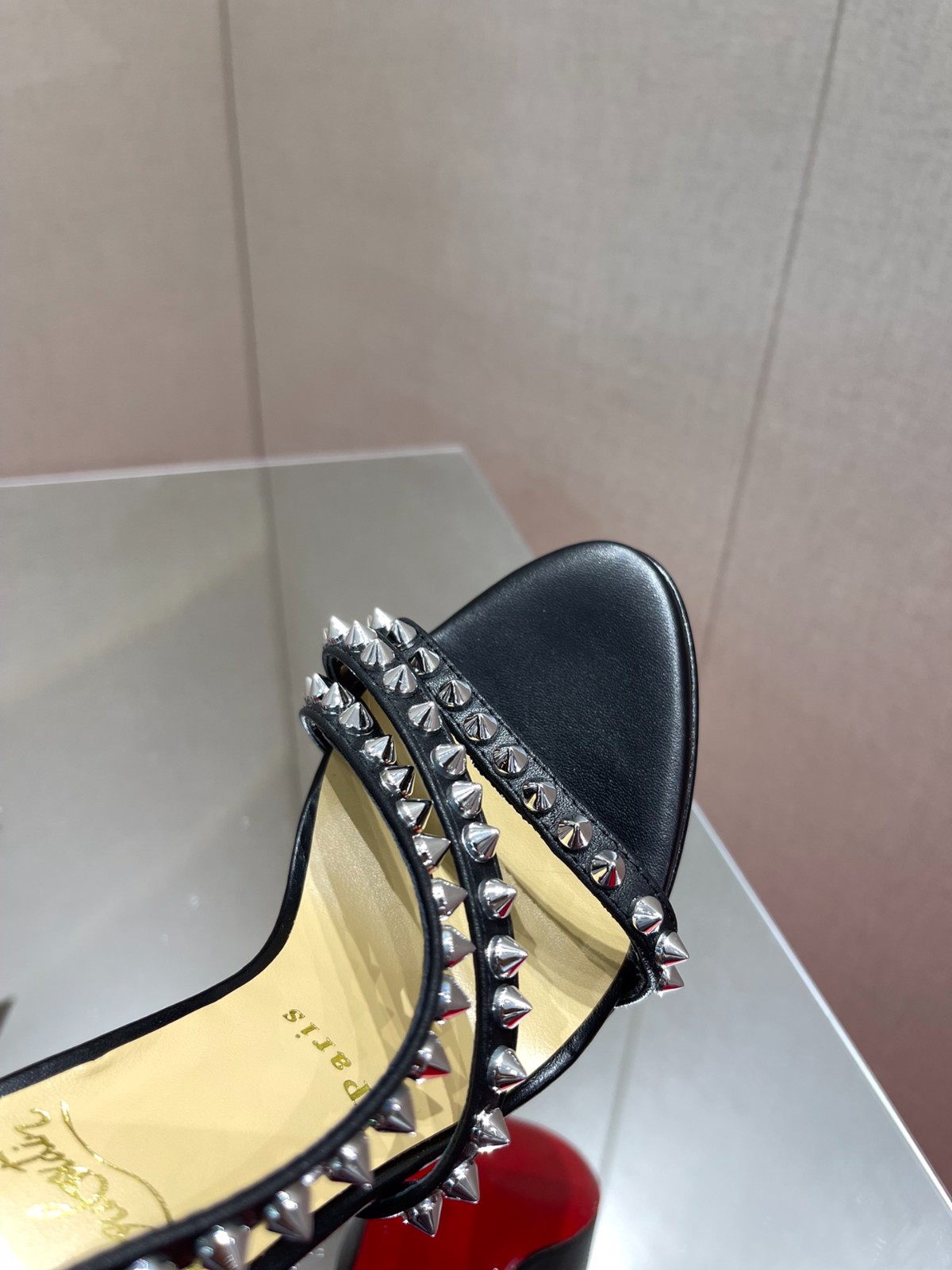 041 39123125 SIZE 35–43