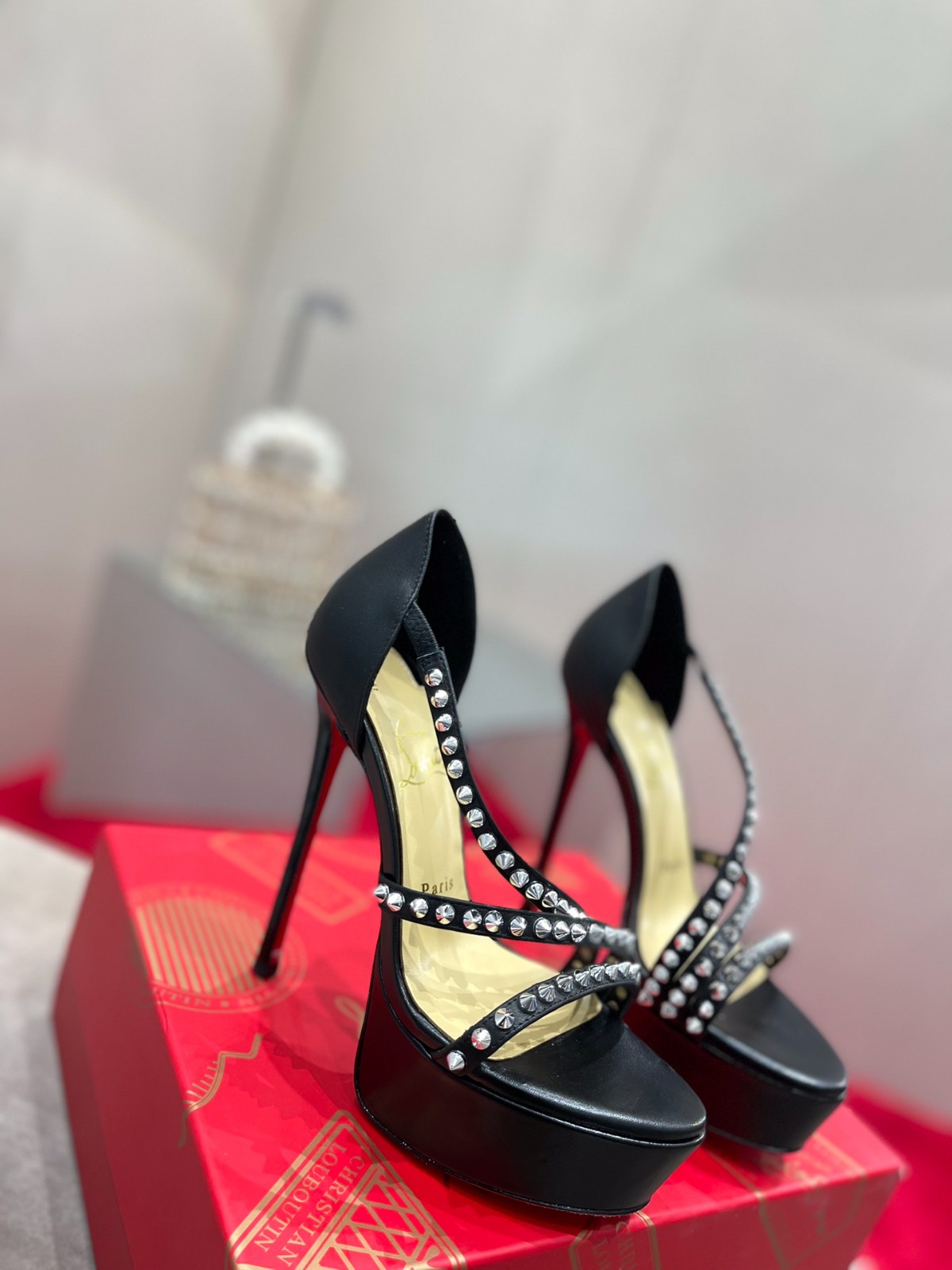 041 39123125 SIZE 35–43