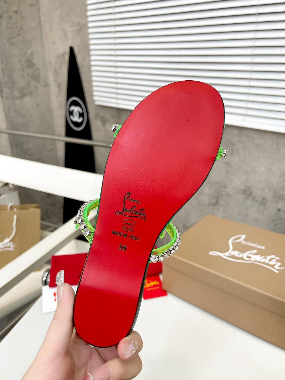 030 19123079  SIZE 35-42