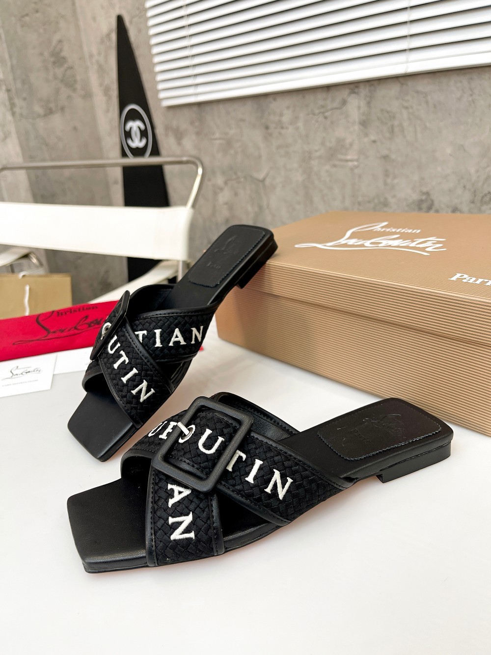 101 22123086  SIZE 35-42