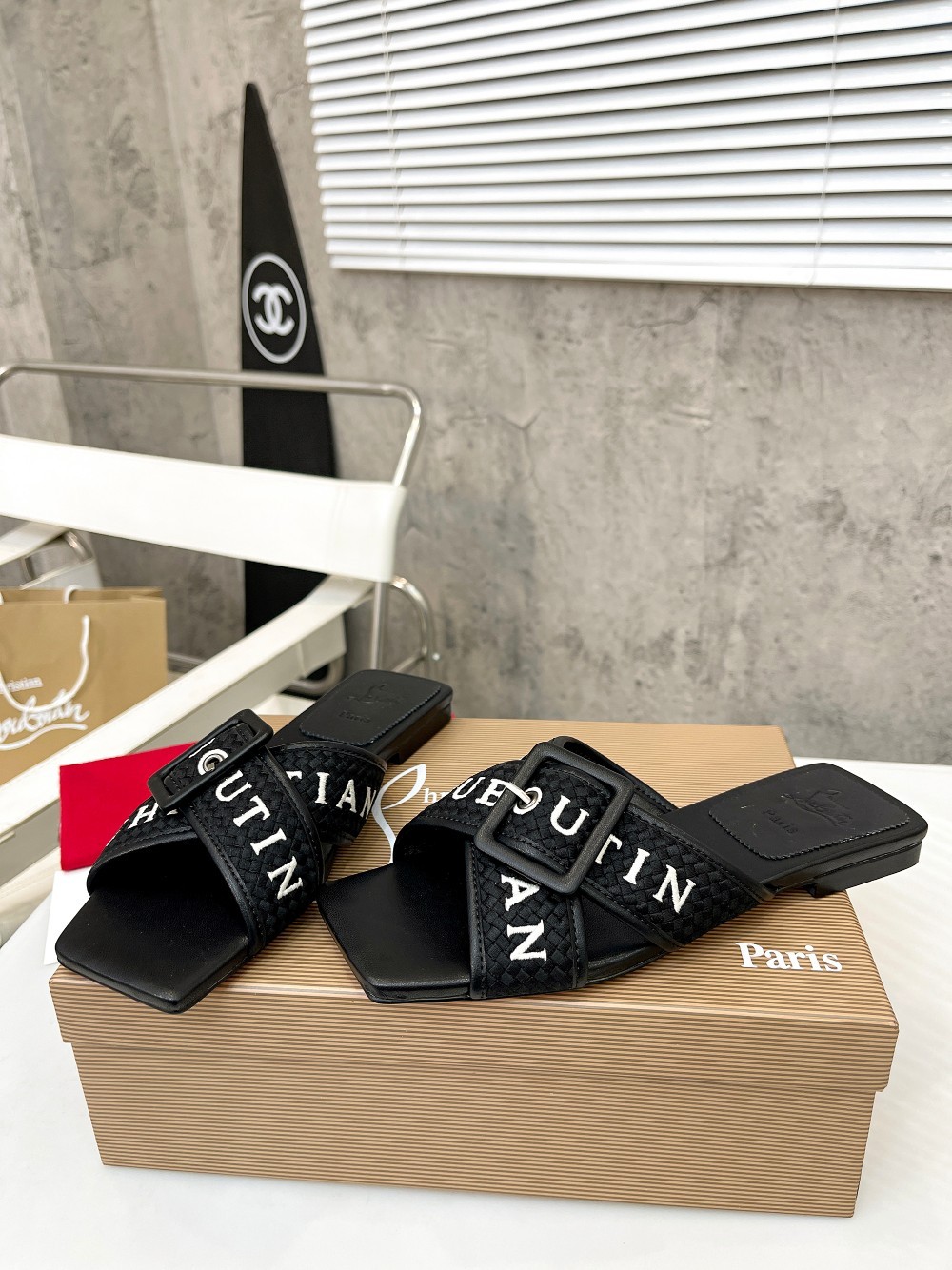 101 22123086  SIZE 35-42