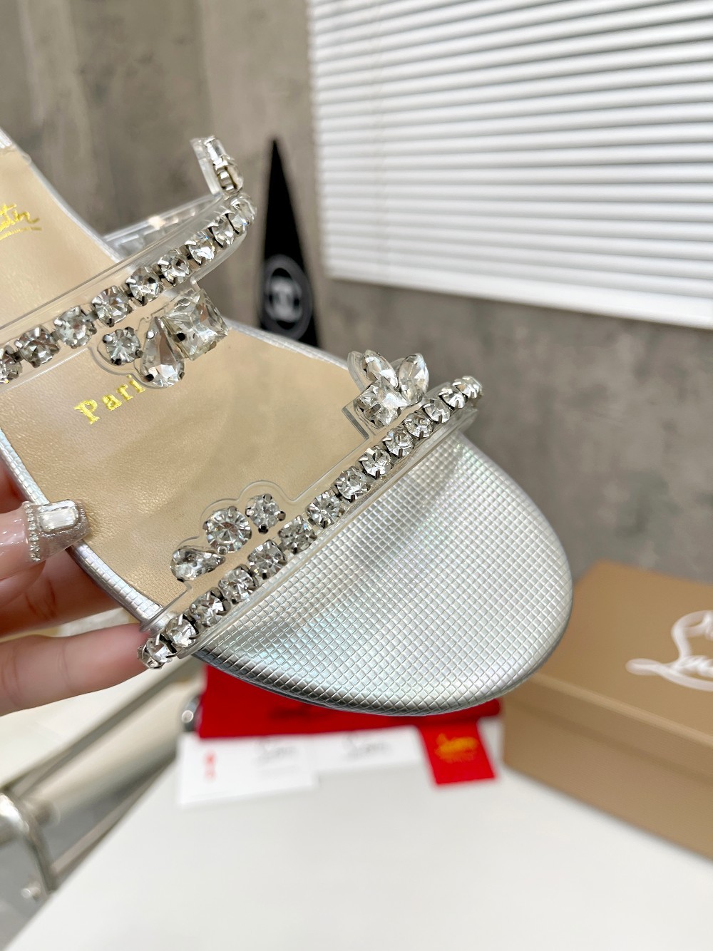 098 19123079  SIZE 35-42