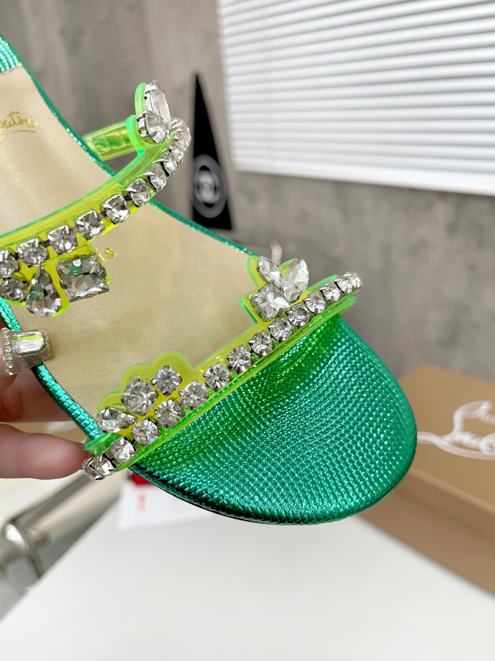 096 19123079  SIZE 35-42