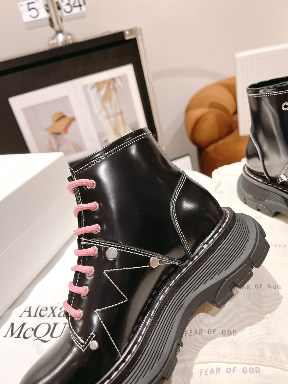 084 SIZE 35-40
