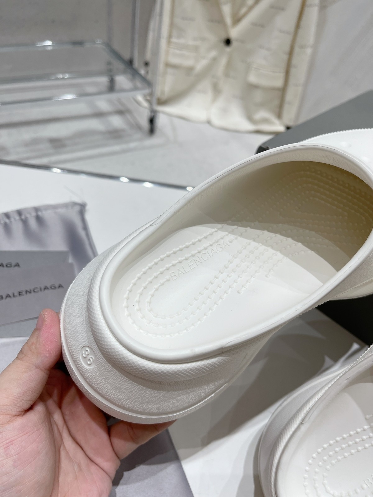 114 24123090 SIZE 35-40