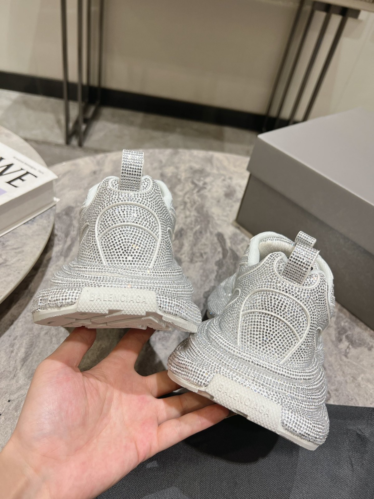 020 56123164 SIZE 35-45