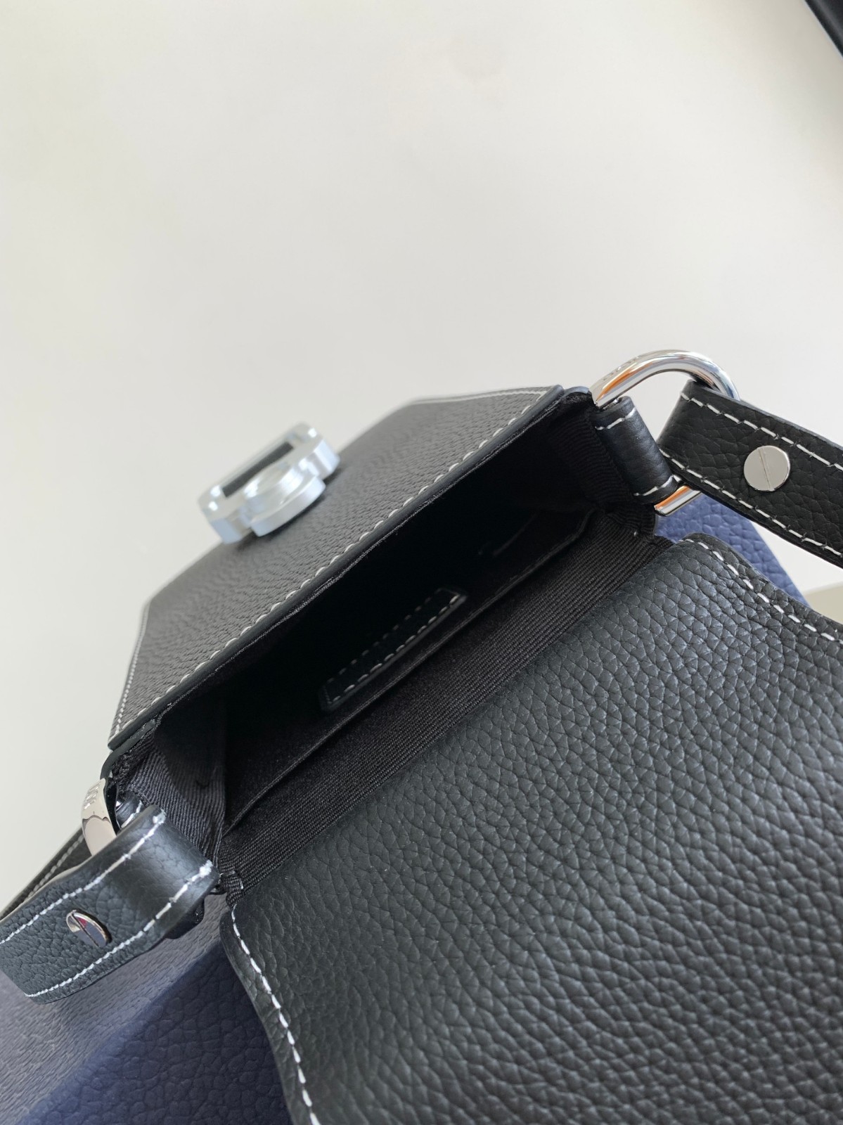 077 49123148 （11x22x3cm）