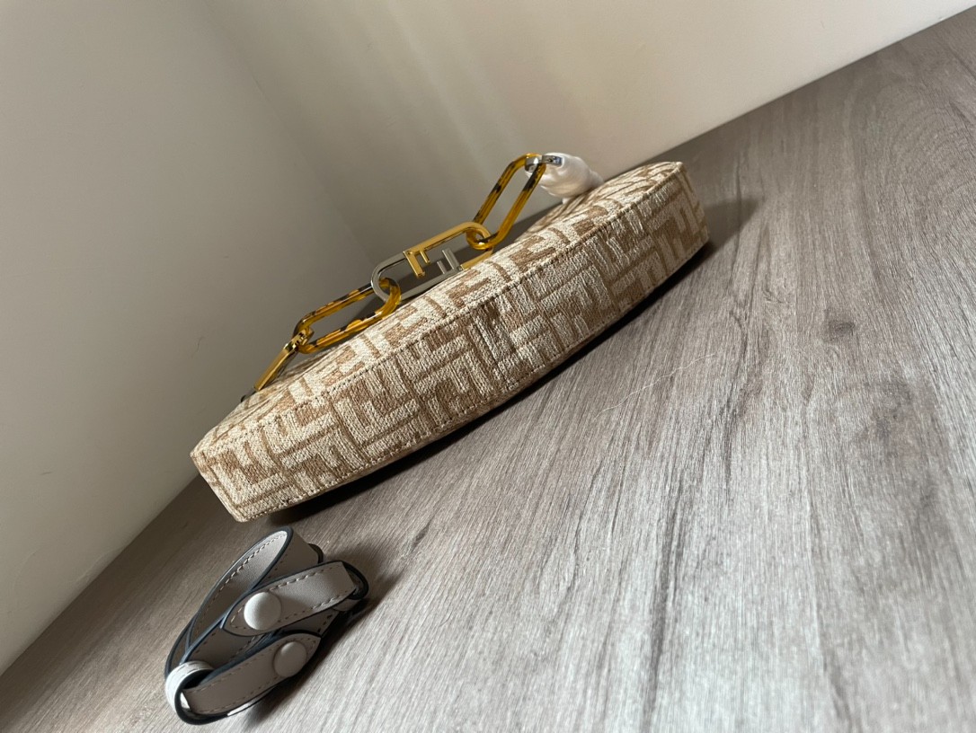 011 58123169 (32X11X5cm)