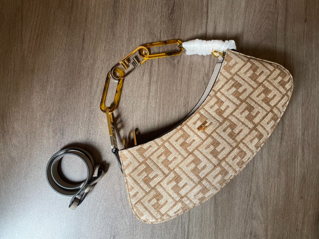 011 58123169 (32X11X5cm)