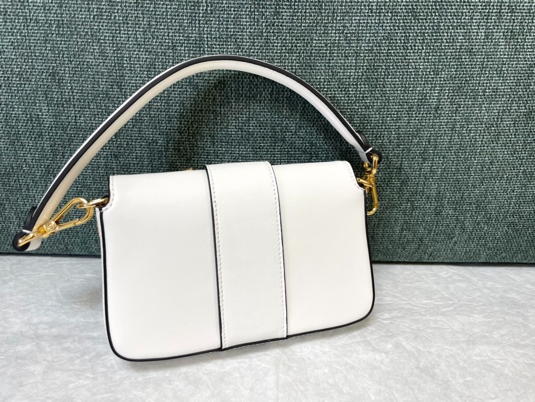 008 76123210 (28x15x7xcm)