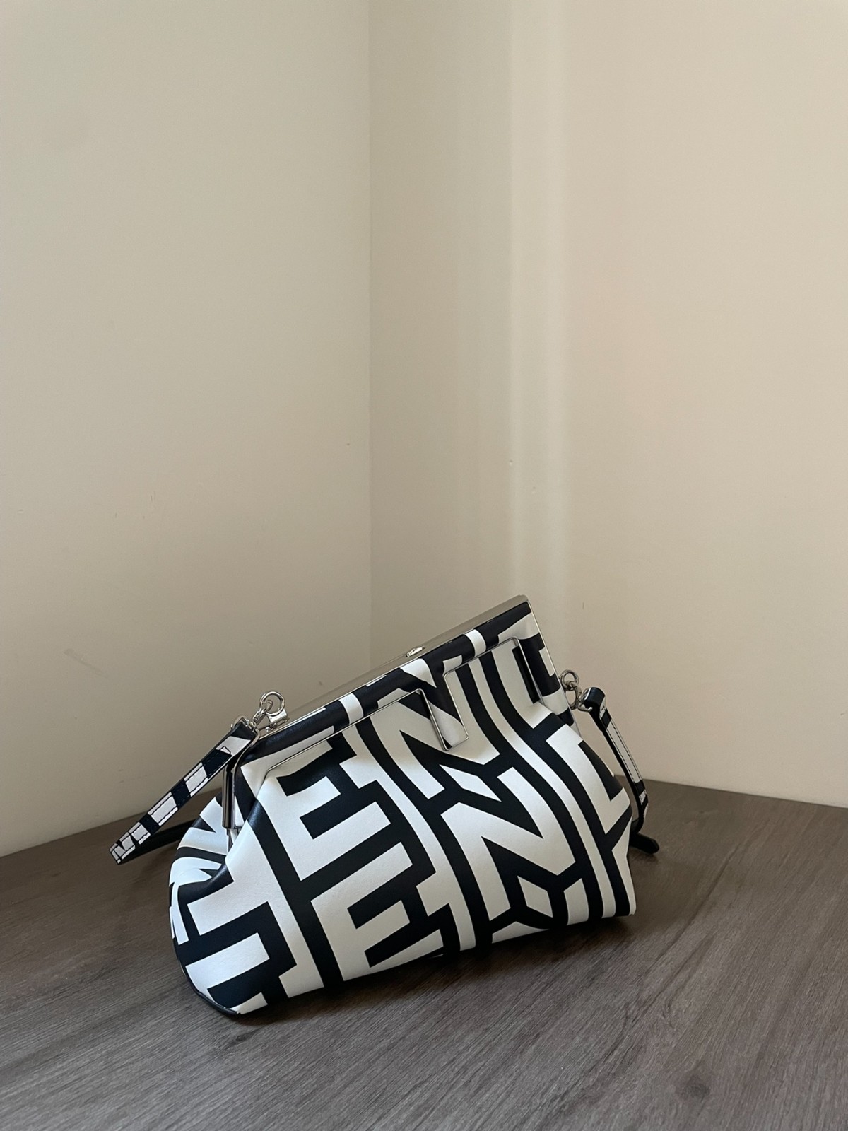 030 （32x15x23cm）（26x9.5x18cm）