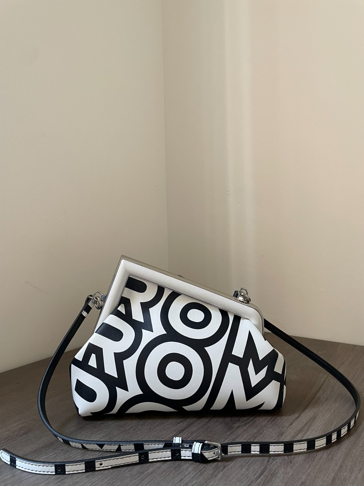 030 （32x15x23cm）（26x9.5x18cm）