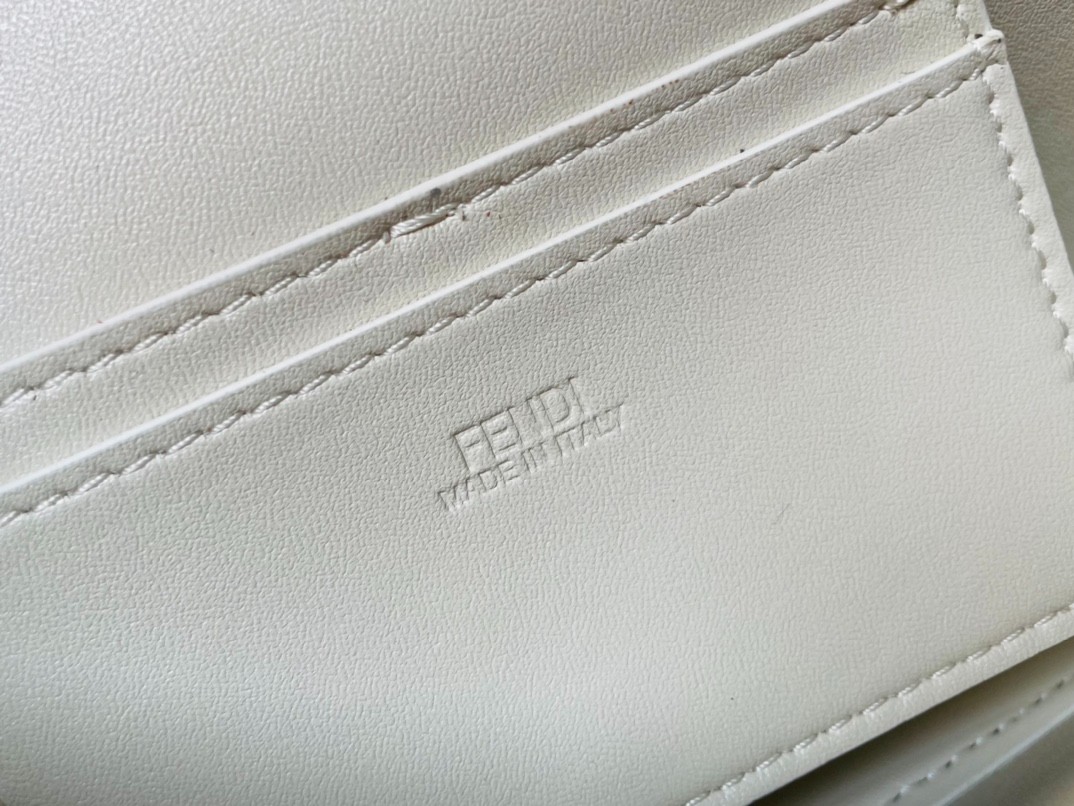 114 48123146 （19×14×4cm）