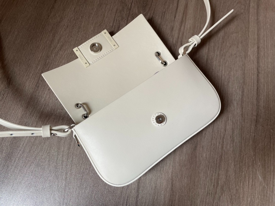 114 48123146 （19×14×4cm）