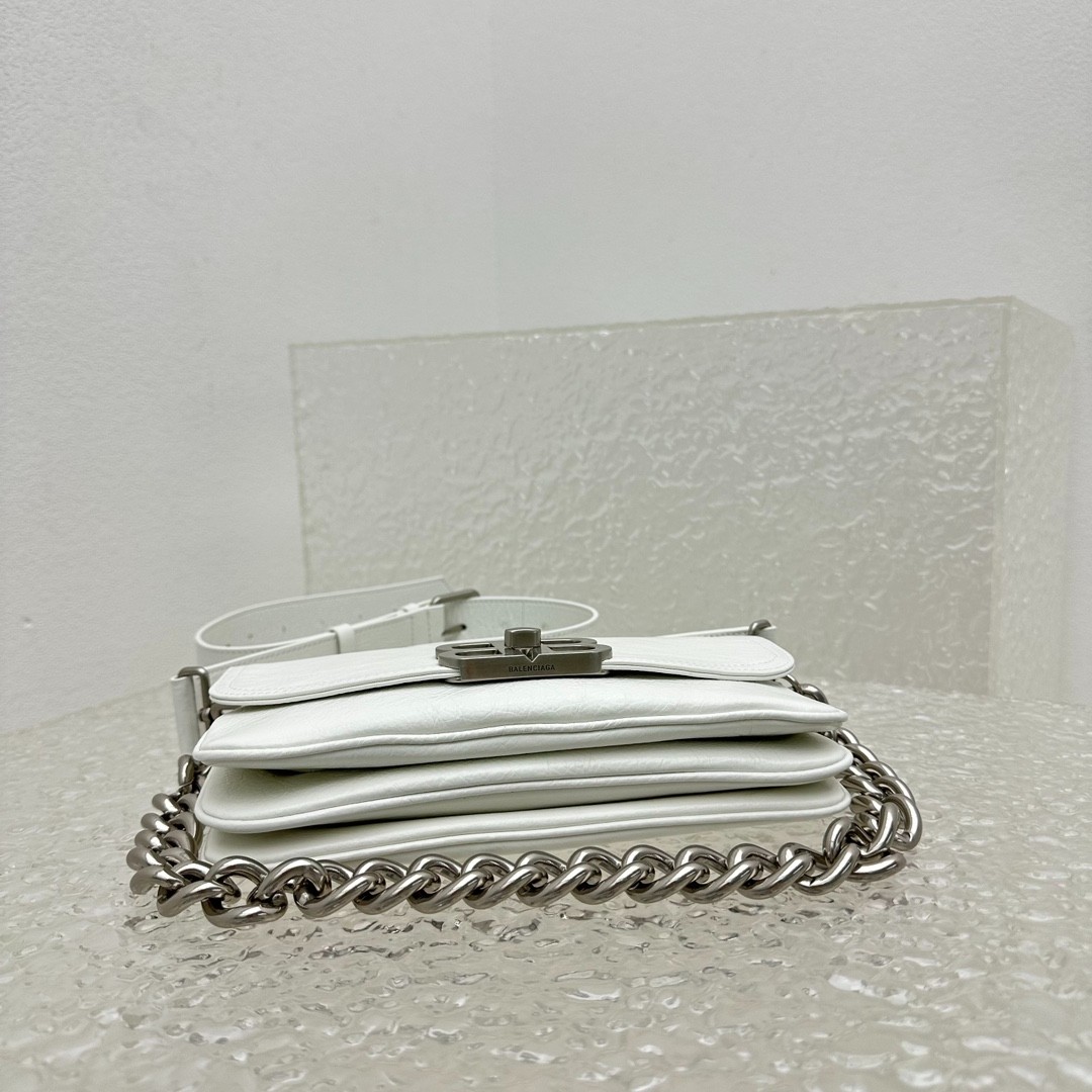 001 （23cm）（36cm）