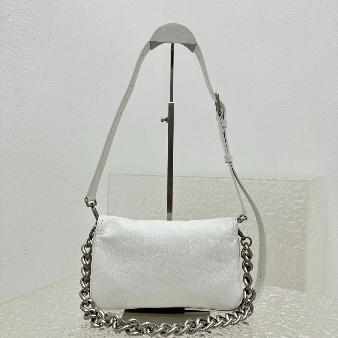 001 （23cm）（36cm）