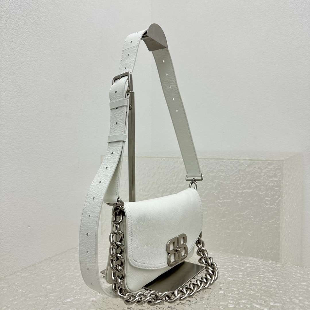 001 （23cm）（36cm）