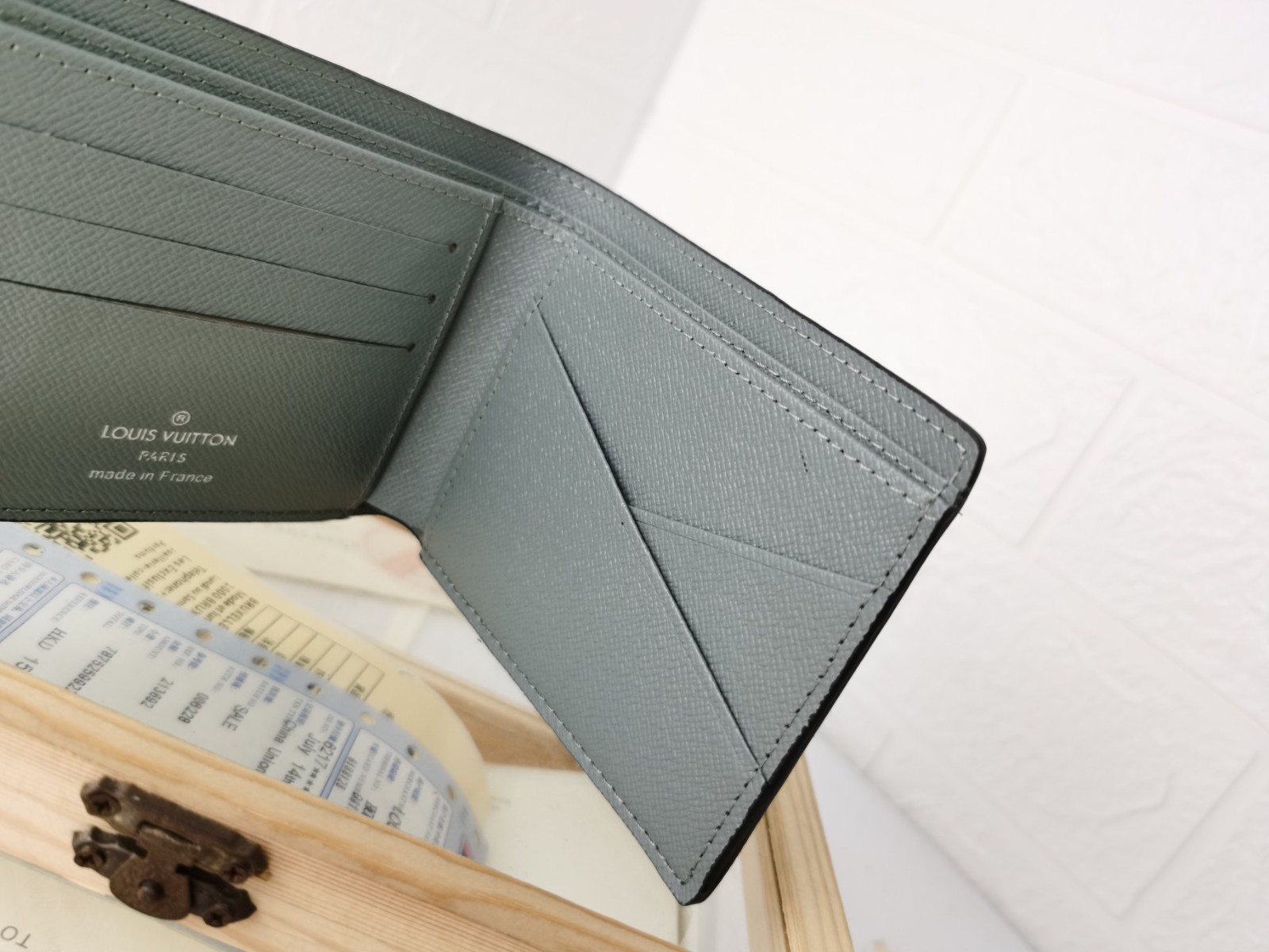 042 041#306-Wallets-02-2023SS